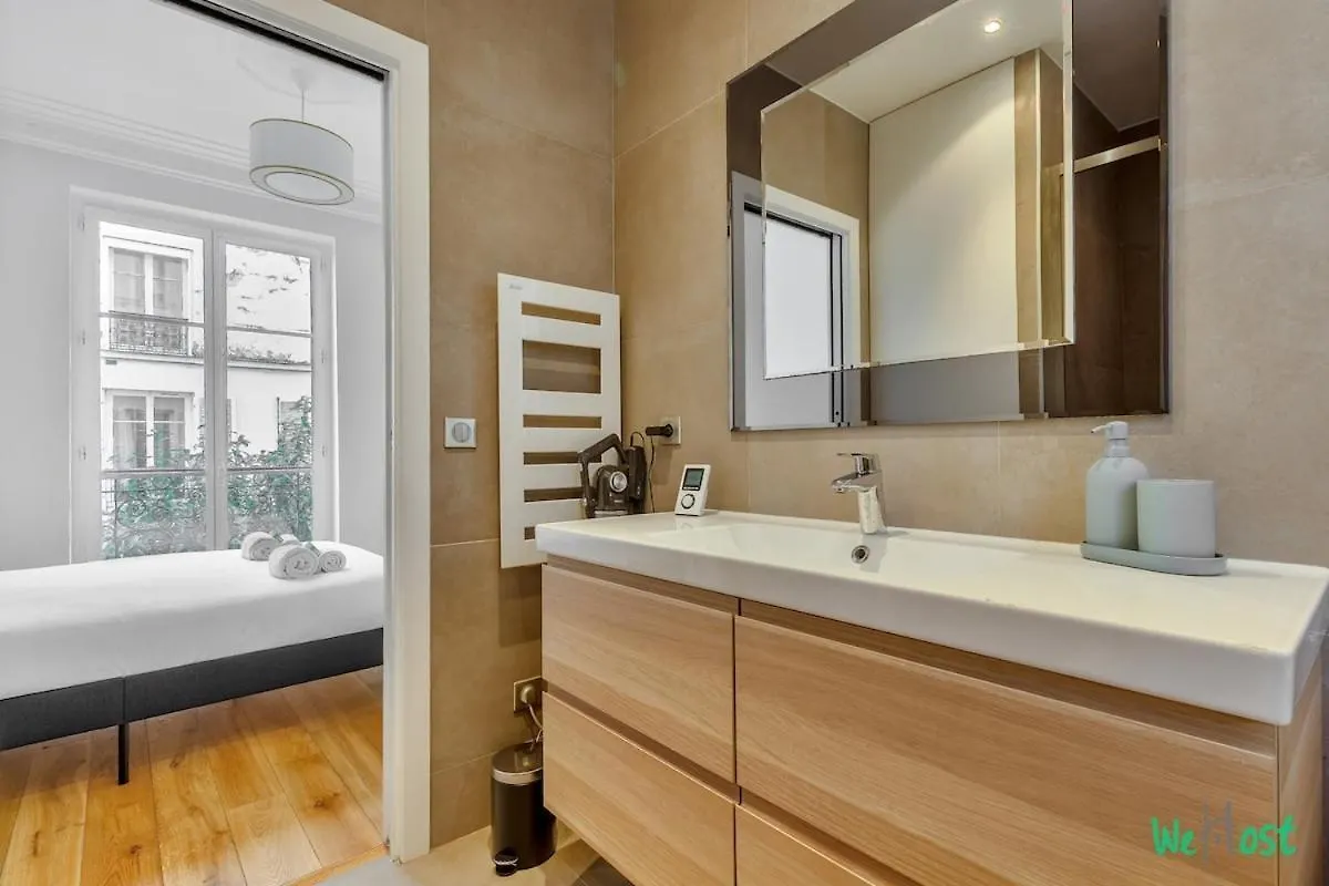 Apartment Apt For 4 In Heart Of Paris Near Eiffel Tower