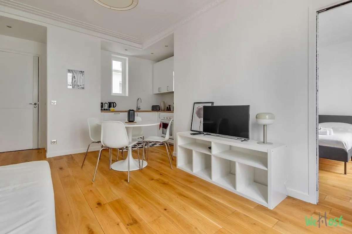 Apt For 4 In Heart Of Paris Near Eiffel Tower Apartment