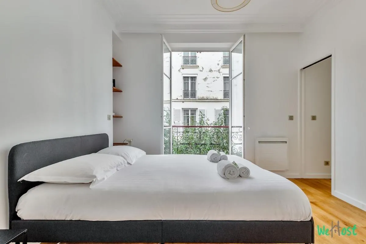 Apt For 4 In Heart Of Paris Near Eiffel Tower France