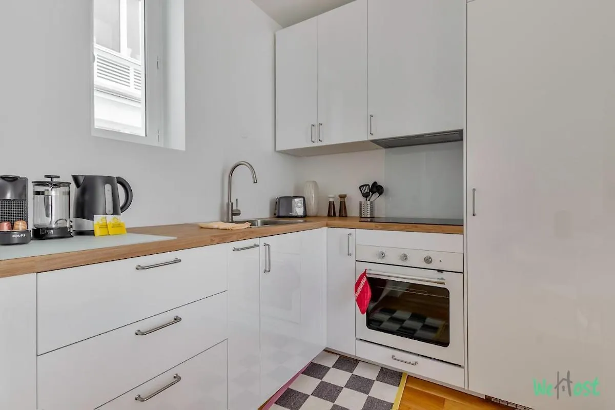 Apt For 4 In Heart Of Paris Near Eiffel Tower 0*,